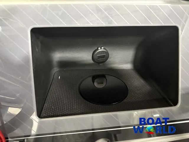 Slide: The Image of Tahoe Cascade 2385 Quad Lounge & Honda 4-Stroke EFI 2025 - 18