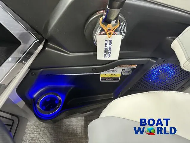 Slide: The Image of Tahoe Cascade 2385 Quad Lounge & Honda 4-Stroke EFI 2025 - 19