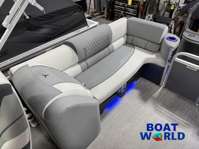 Slide: The Image of Tahoe Cascade 2385 Quad Lounge & Honda 4-Stroke EFI 2025 - 22