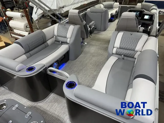 Slide: The Image of Tahoe Cascade 2385 Quad Lounge & Honda 4-Stroke EFI 2025 - 24