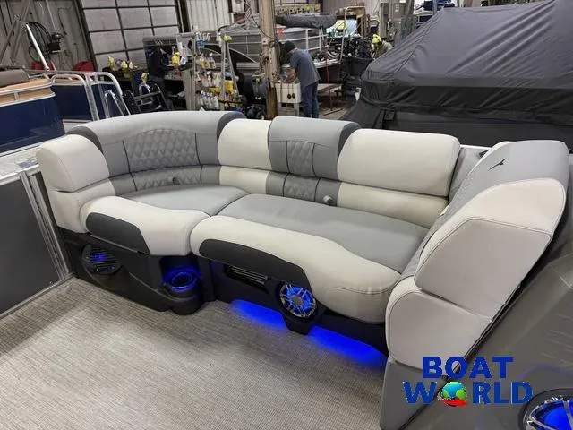 Slide: The Image of Tahoe Cascade 2385 Quad Lounge & Honda 4-Stroke EFI 2025 - 30