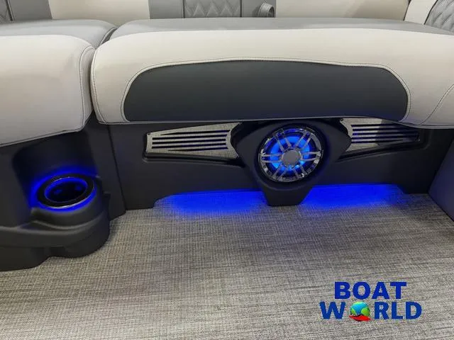 Slide: The Image of Tahoe Cascade 2385 Quad Lounge & Honda 4-Stroke EFI 2025 - 32