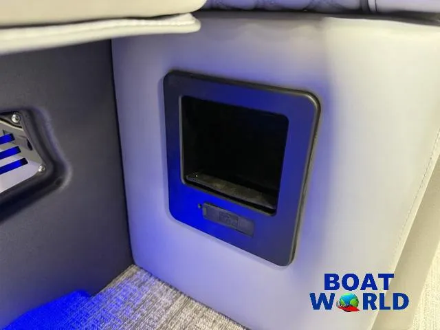 Slide: The Image of Tahoe Cascade 2385 Quad Lounge & Honda 4-Stroke EFI 2025 - 33