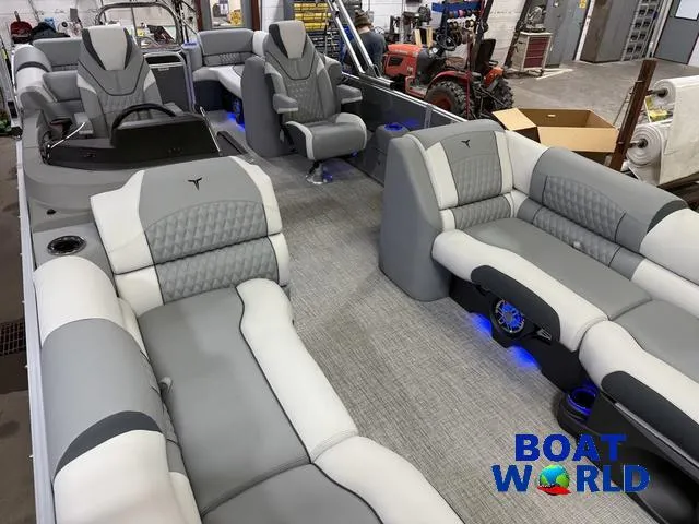 Slide: The Image of Tahoe Cascade 2385 Quad Lounge & Honda 4-Stroke EFI 2025 - 36