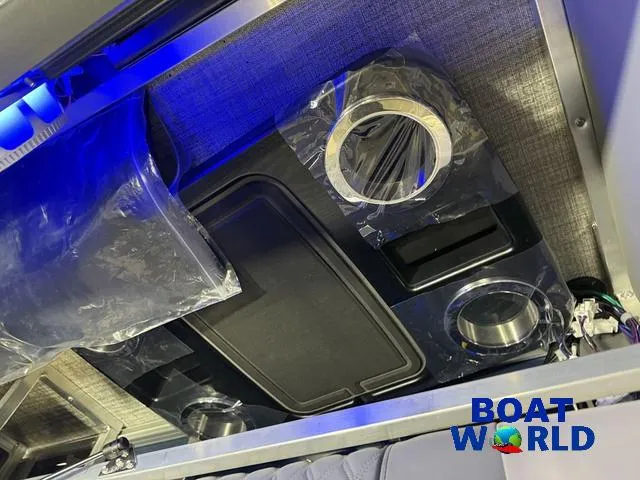 Slide: The Image of Tahoe Cascade 2385 Quad Lounge & Honda 4-Stroke EFI 2025 - 38