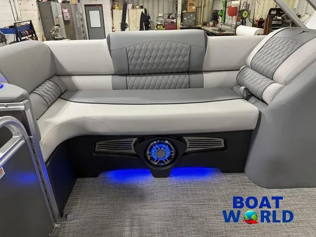 Slide: The Image of Tahoe Cascade 2385 Quad Lounge & Honda 4-Stroke EFI 2025 - 41