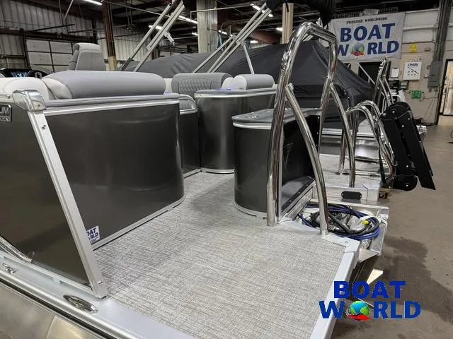 Slide: The Image of Tahoe Cascade 2385 Quad Lounge & Honda 4-Stroke EFI 2025 - 49