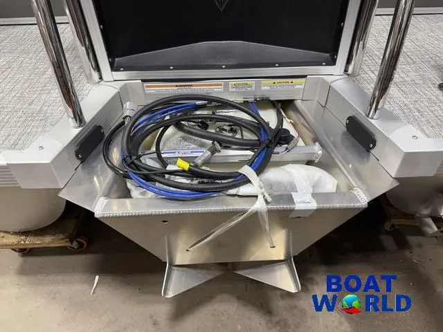 Slide: The Image of Tahoe Cascade 2385 Quad Lounge & Honda 4-Stroke EFI 2025 - 51