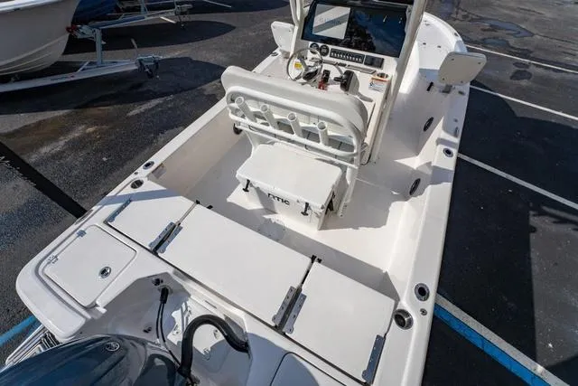 Slide: The Image of Sea Fox 231 Bay Fox 2025 - 12