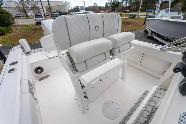 Slide: The Image of Sea Fox 248 Commander 2025 - 11