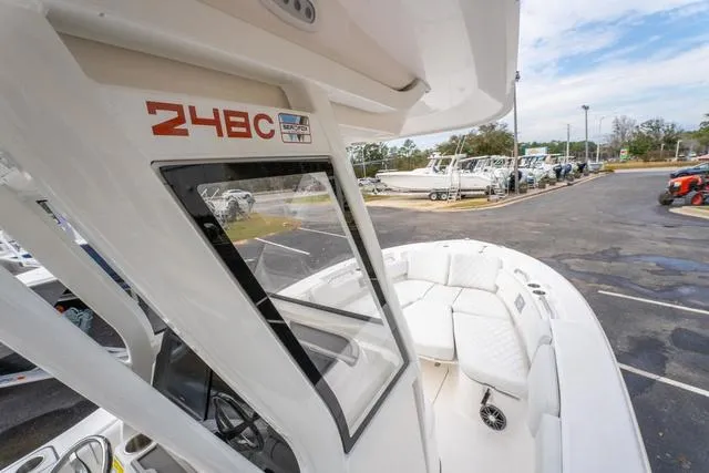 Slide: The Image of Sea Fox 248 Commander 2025 - 13