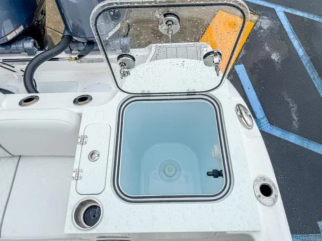 Slide: The Image of Sea Fox 268 Commander 2025 - 10