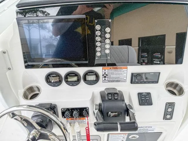Slide: The Image of Sea Fox 268 Commander 2025 - 17