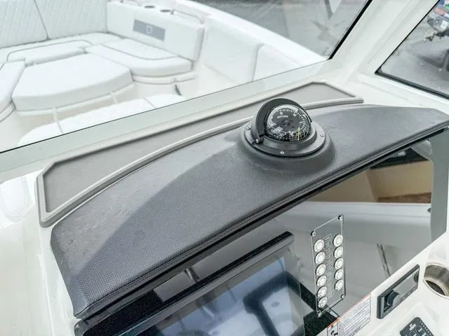 Slide: The Image of Sea Fox 268 Commander 2025 - 18