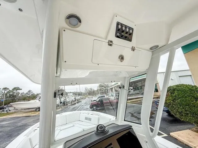 Slide: The Image of Sea Fox 268 Commander 2025 - 19