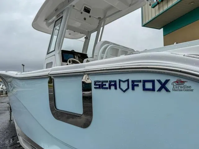 Slide: The Image of Sea Fox 268 Commander 2025 - 8