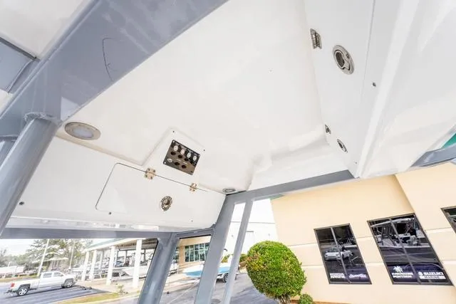 Slide: The Image of Sea Fox 228 Commander 2025 - 11