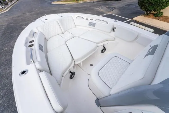 Slide: The Image of Sea Fox 228 Commander 2025 - 12