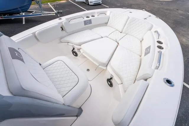 Slide: The Image of Sea Fox 228 Commander 2025 - 13