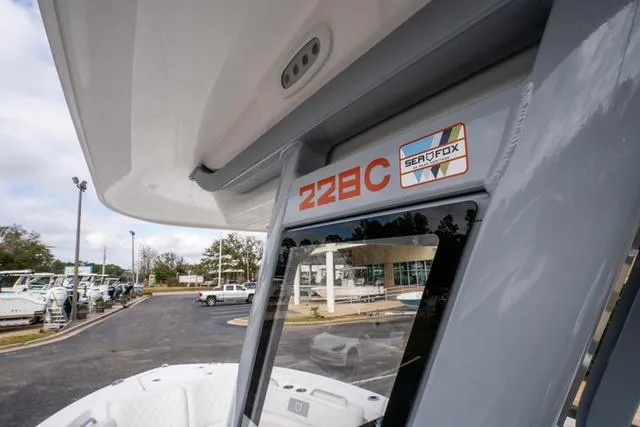 Slide: The Image of Sea Fox 228 Commander 2025 - 15