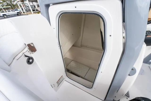 Slide: The Image of Sea Fox 228 Commander 2025 - 16
