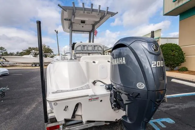 Slide: The Image of Sea Fox 228 Commander 2025 - 3