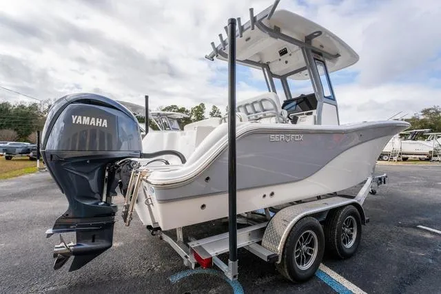 Slide: The Image of Sea Fox 228 Commander 2025 - 4