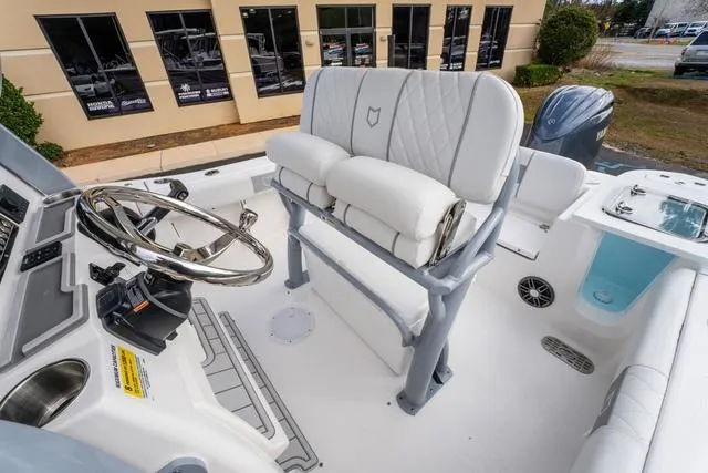 Slide: The Image of Sea Fox 228 Commander 2025 - 7