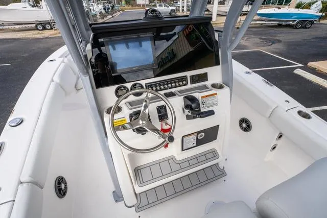 Slide: The Image of Sea Fox 228 Commander 2025 - 9
