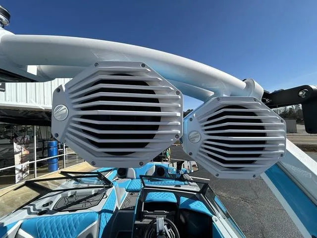 Slide: The Image of Tigé 22RZX 2024 - 7