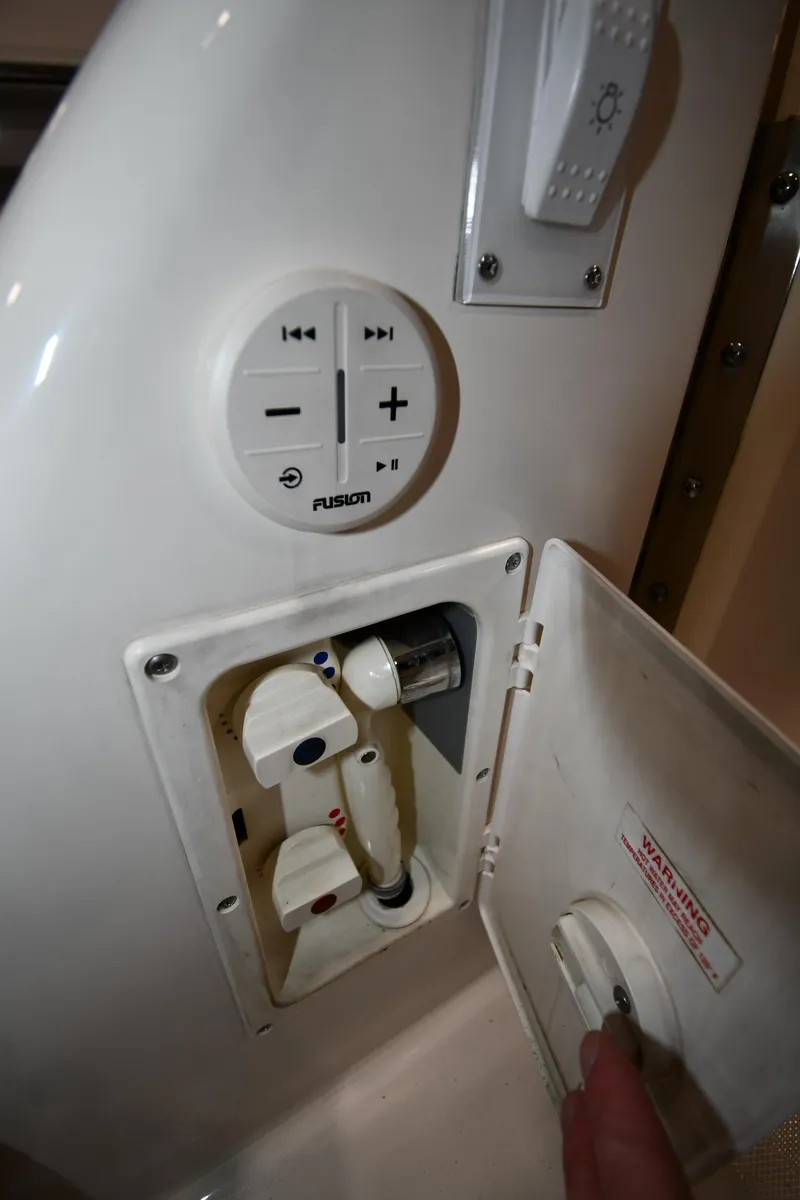 Slide: The Image of Sea Ray 460 Sundancer 2000 - 56