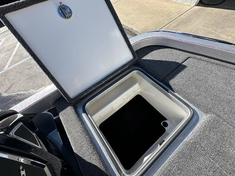 Slide: The Image of Open storage compartment on 2025 Ranger Z520 boat deck. - 33