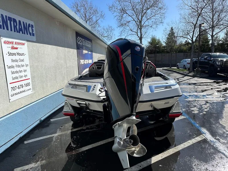 Slide: The Image of 2025 Ranger Z521 boat dashboard with Humminbird display and steering wheel. - 9