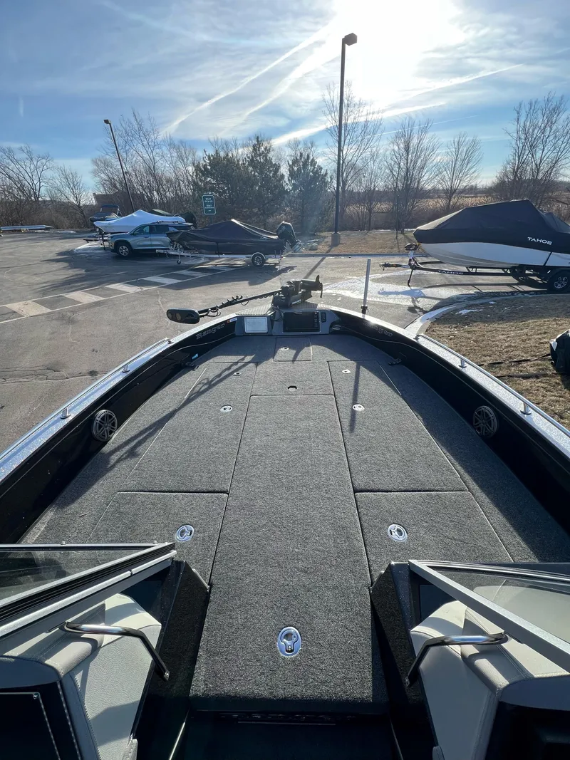 Slide: The Image of 2024 Ranger 622FS Pro boat in a sunny parking lot, surrounded by trees and trailers. - 6