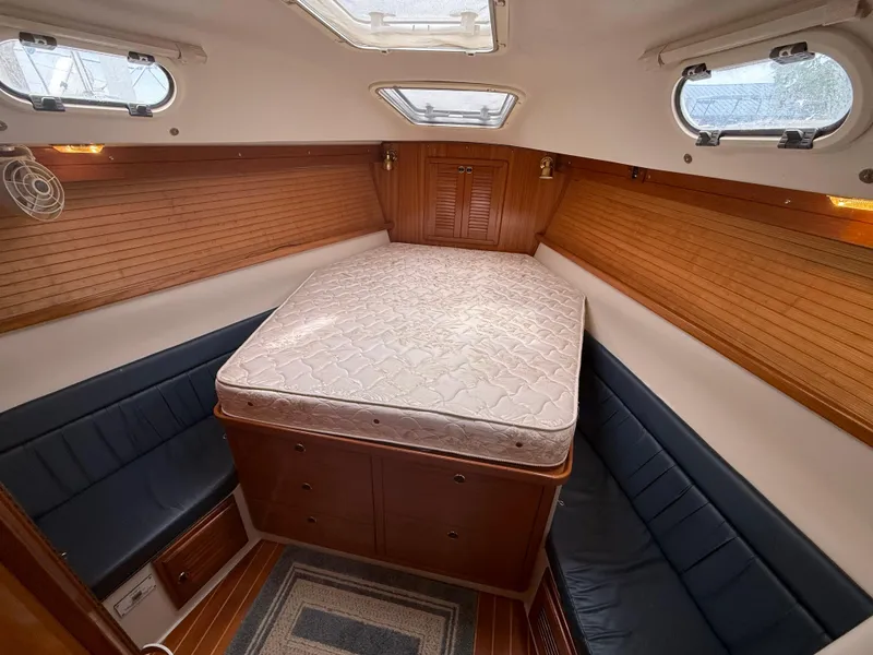 Slide: The Image of Interior of 2001 Catalina 42 MkII sailboat with cozy cabin and comfortable bedding. - 33