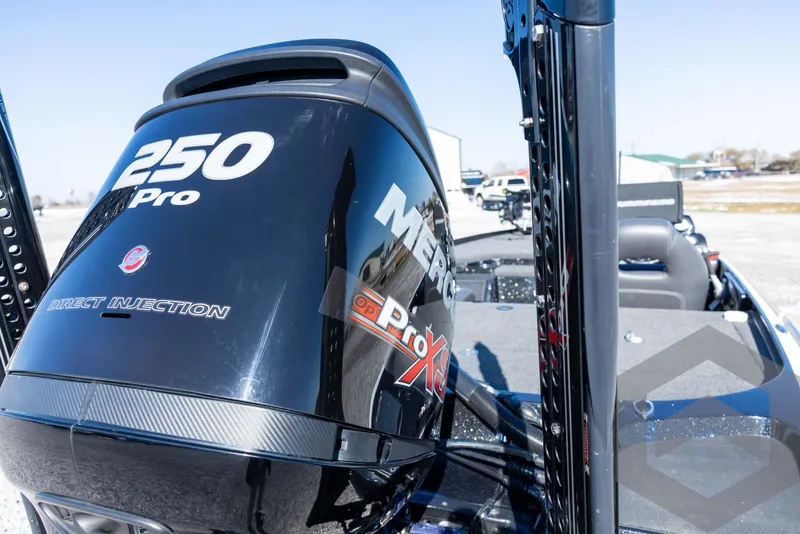 Slide: The Image of 2017 Nitro Z21 Z-PRO boat with Mercury 250 Pro engine, direct injection. - 19