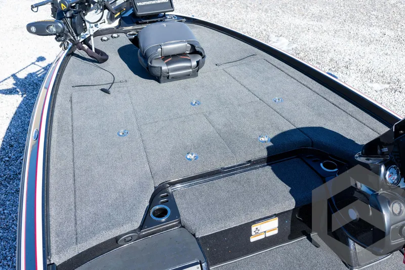 Slide: The Image of 2017 Nitro Z21 Z-PRO Package boat deck with seating and equipment. - 28