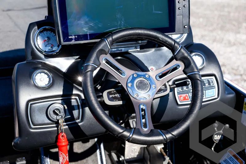 Slide: The Image of Steering wheel and dashboard of 2017 Nitro Z21 Z-PRO Package boat. - 46