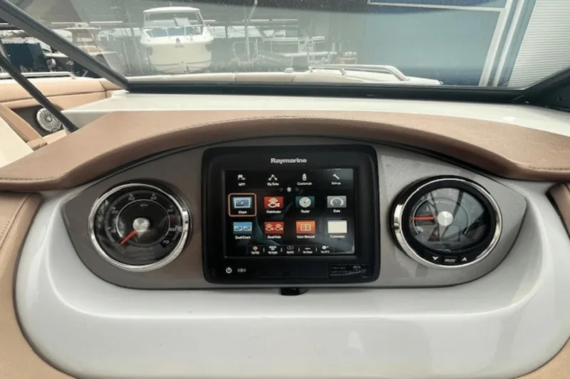 Slide: The Image of Sea Ray 270 SDX Outboard 2017 - 11