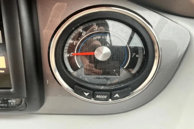 Slide: The Image of Sea Ray 270 SDX Outboard 2017 - 13