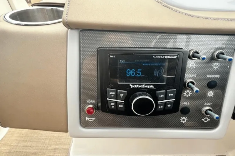 Slide: The Image of Sea Ray 270 SDX Outboard 2017 - 14