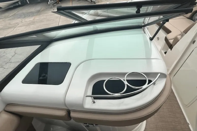 Slide: The Image of Sea Ray 270 SDX Outboard 2017 - 17