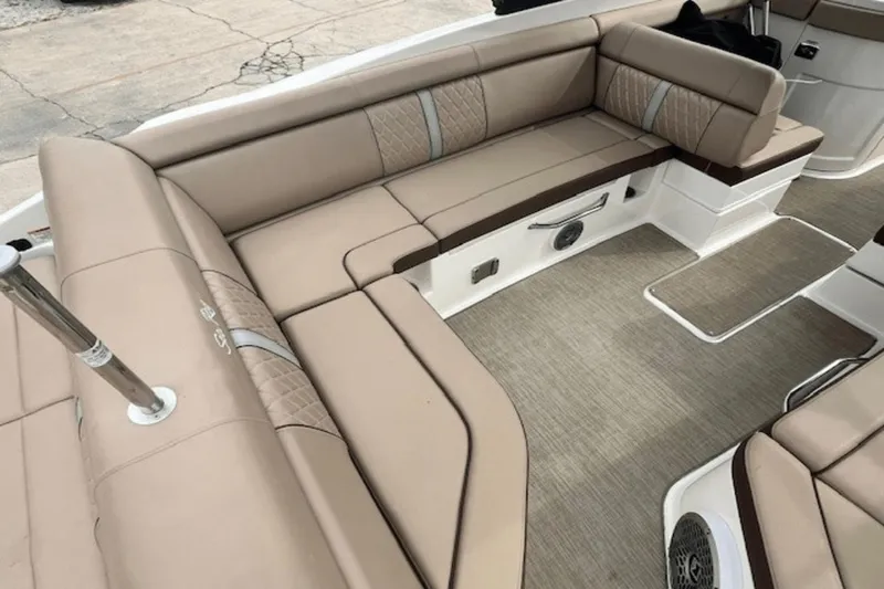 Slide: The Image of Sea Ray 270 SDX Outboard 2017 - 23