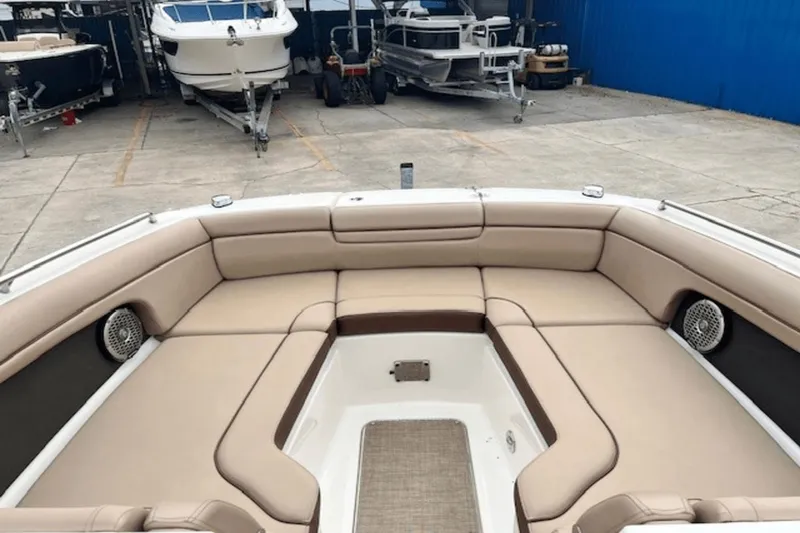 Slide: The Image of Sea Ray 270 SDX Outboard 2017 - 24