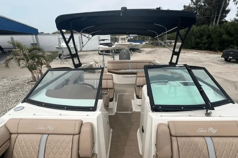 Slide: The Image of Sea Ray 270 SDX Outboard 2017 - 27