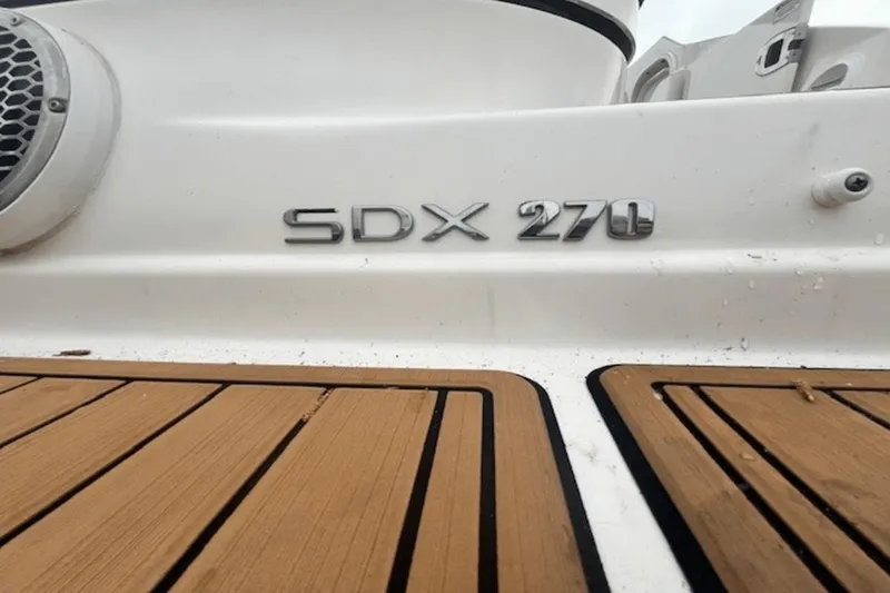 Slide: The Image of Sea Ray 270 SDX Outboard 2017 - 33