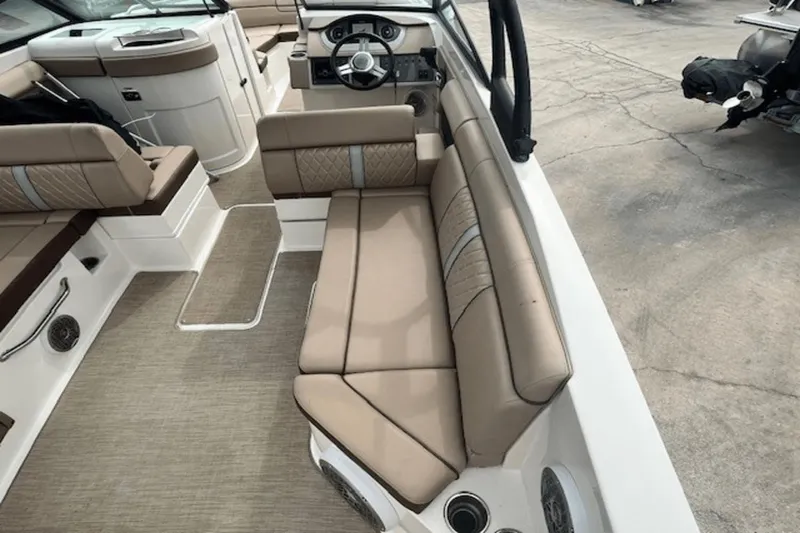 Slide: The Image of Sea Ray 270 SDX Outboard 2017 - 9