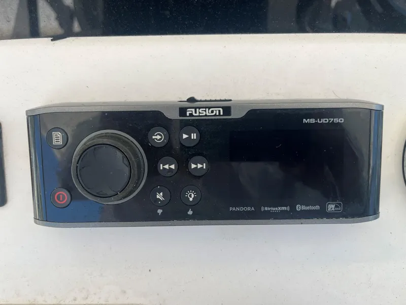 Slide: The Image of Fusion MS-UD750 marine stereo system on Blackwater 43, 2018 model. - 41
