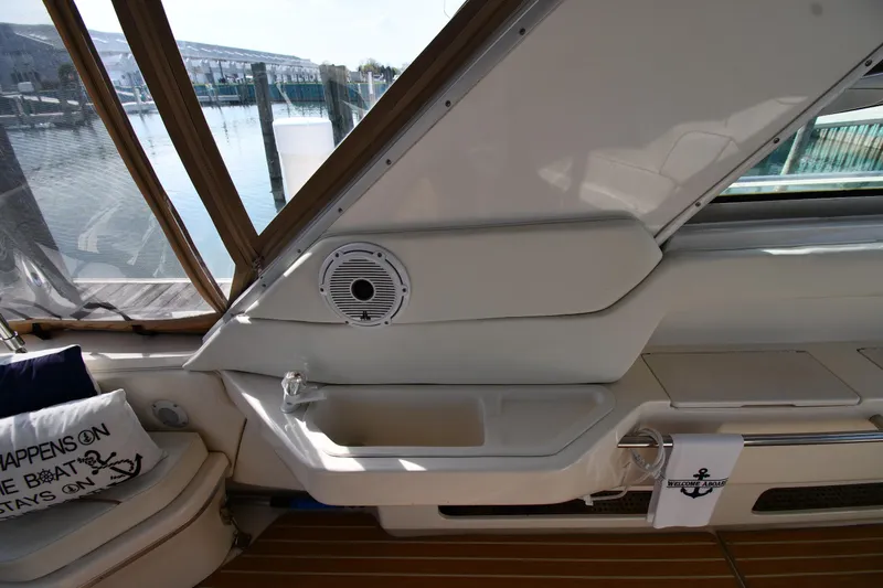 Slide: The Image of 1998 Sea Ray 500 Sundancer interior with seating, speaker, and nautical decor. - 27