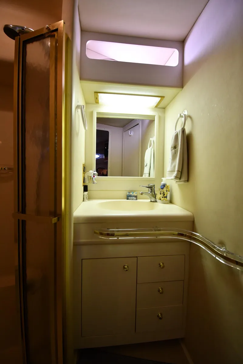 Slide: The Image of Sea Ray 500 Sundancer 1998 - 53